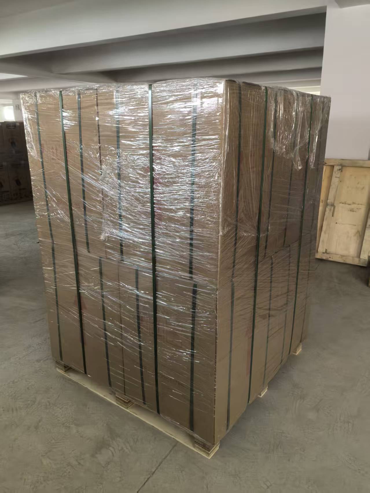 Export cartons secured on a pallet with stretch film and straps